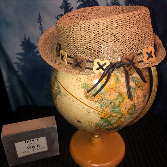 Sun hat / straw hat w decorative beading - Picture 2 of 4